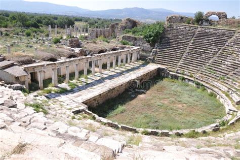 Porticus Post Scaenam Y Pulpitum De Teatro Romano En Afrodisias Sitio