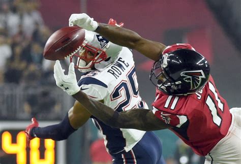 11 all-time great photos of Julio Jones making amazing catches