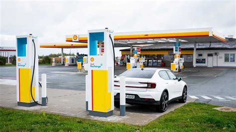 Shell Is Closing 1 000 Gas Stations To Focus On EV Charging