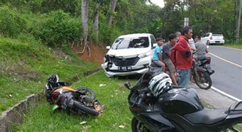 Mobil Vs Motor Di Pangandaran Pengendara Motor Luka Berat