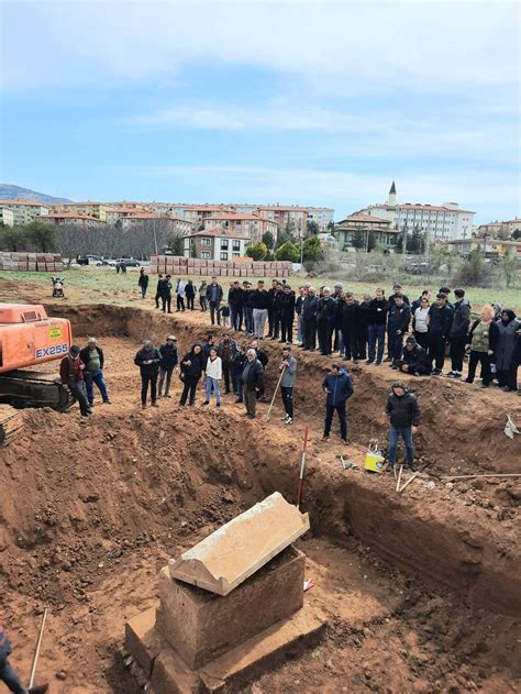 Tarihi çömleklerin içinde insan kemikleri bulundu