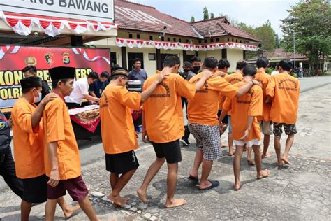 Bupati Tuba Winarti Buka Acara Bimtek Sosialisasi Implementasi