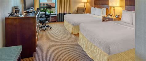 The Best Hotels Near Philadelphia International Airport | CuddlyNest