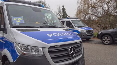 Razzia In Nrw Polizei Durchsucht Wohnungen Nach Massenschl Gerei Bei Derby