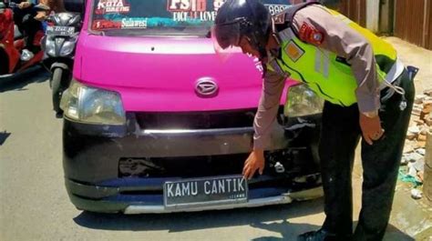 Pakai Plat Bertuliskan Kamu Cantik Sopir Mobil Ini Kena Pasal Berlapis