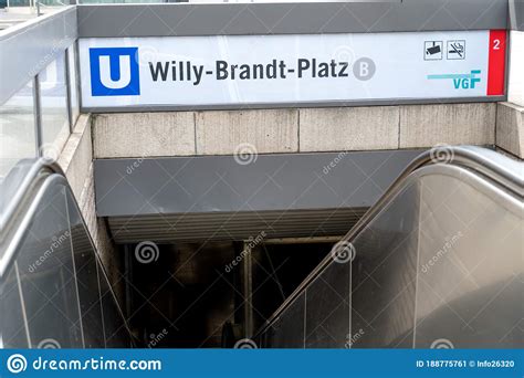 Platz Willy Brandt Ubahn Station Frankfurt Am Main Deutschland