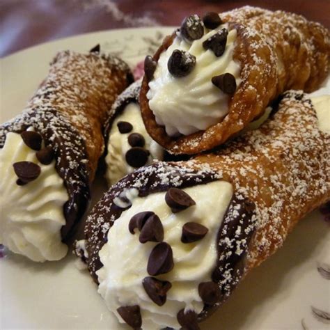 Cannoli Photos