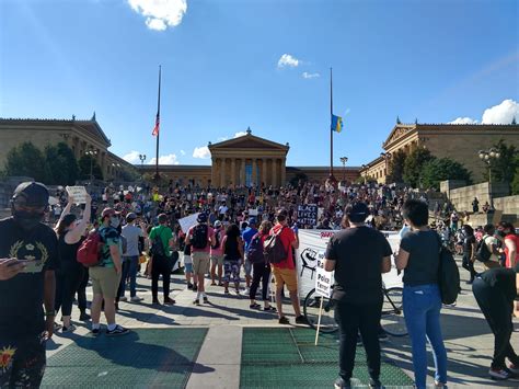 Imponen Toque De Queda En Filadelfia Tras Violentas Protestas Impacto