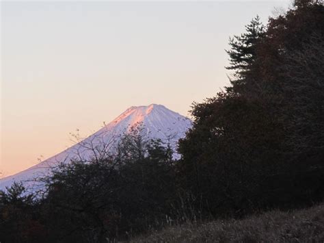 季節の便り「赤く染まった富士山」｜ランプの山小屋 丸川荘