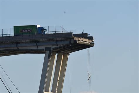 Ponte Morandi Conte Revoca Concessione Autostrade Lo Pu Fare