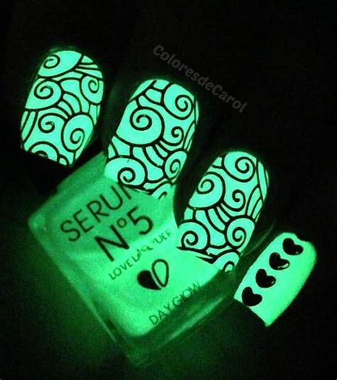 30 Eye Catching Glow Nail Art Designs Glow Nails Neon Nails Dark Nails