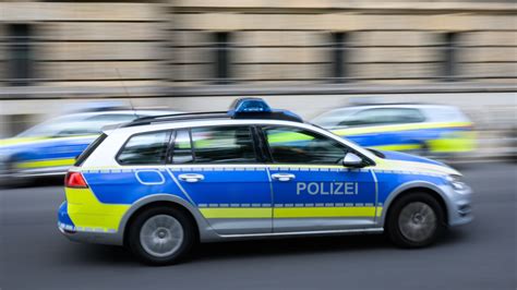 Tankstellen Räuber stellt sich nach Überfall mit Machete in Bremen