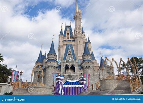 Cinderella Castle Disneyland Anaheim Closeup Signage Editorial Photo ...