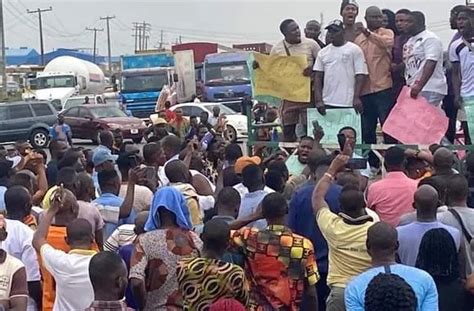 Asuu Strike Students Protest Block Lagos Ibadan Expressway