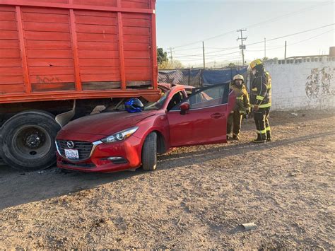 Huye De Choque Y Se Impacta En Camión En Gómez Palacio El Siglo De