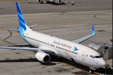 Pecah Ban Pesawat Garuda Tergelincir Di Bandara Syamsudin Noor