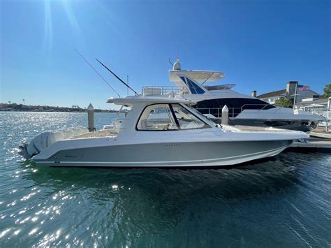 2019 Boston Whaler 380 Realm Express Cruiser For Sale Yachtworld