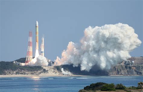 先進光学衛星「だいち3号」を搭載し、打ち上…：最新鋭・h3ロケット 写真特集：時事ドットコム