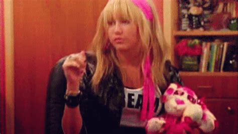 Hannah Montana Disguise GIF - HannahMontana Disguise Fluffy - Discover ...