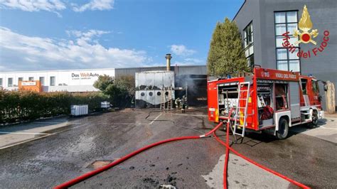 Cantù grande spavento alla Riva di Murabello si incendia il silos con