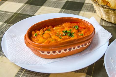 Premium Photo | Tavche gravche baked beans traditional Macedonian dish ...