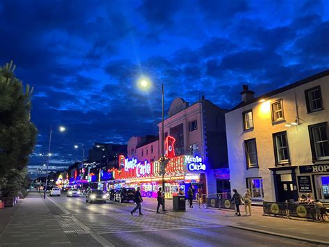 Southend seafront at night : r/Southend