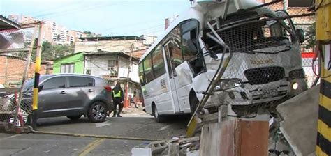 Falleció Uno De Los Heridos Tras Accidente De Buseta Escolar En Barrio