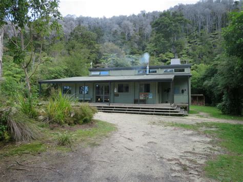 Bark Bay Hut Abel Tasman National Park Nelson Tasman Hut Bagger