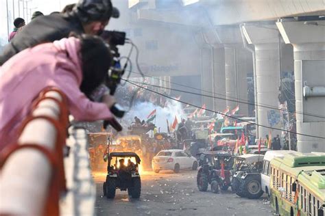 Farmers Protests Police Withdraw At Nangloi As Farmers Break Through