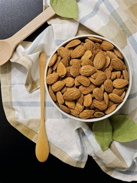 Mandorle Sgusciate Naturali Siciliane In Baking Nuts Almond