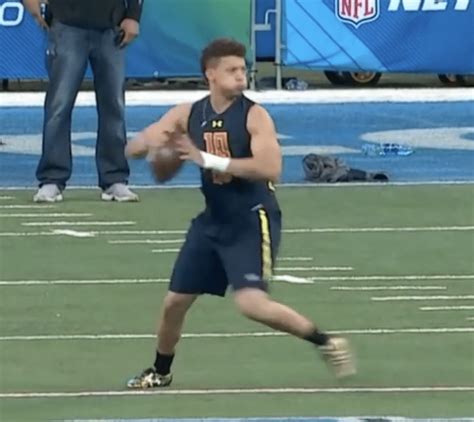 Patrick Mahomes Throwing Mechanics Breakdown