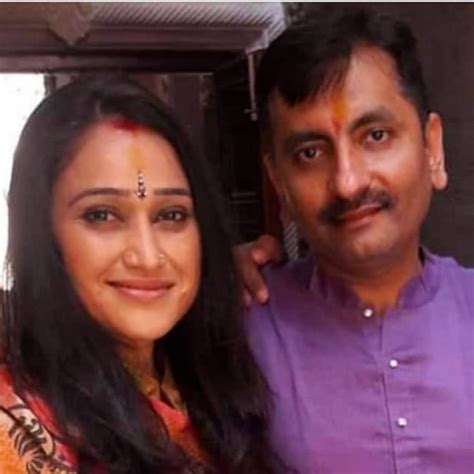 Disha Vakani Husband | 10 Bewitching Pictures | Reviewit.pk