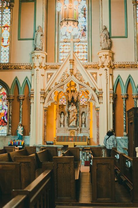 Altar in the Church · Free Stock Photo