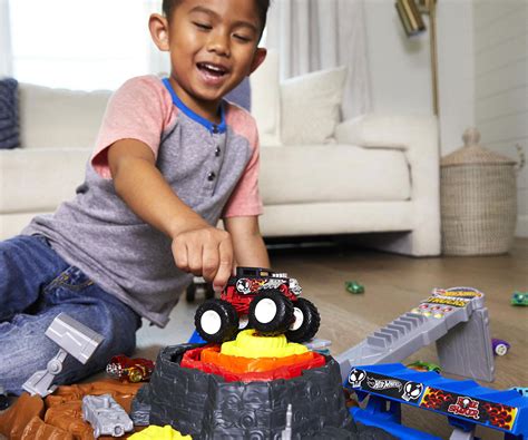 Детска играчка Hot Wheels Монстер Тракс Комплект арена за разбивачи с кола КОМСЕД