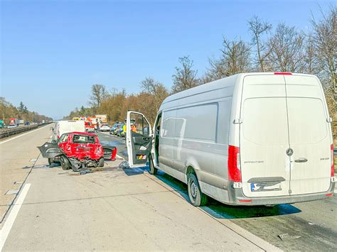 Sachschaden Von Ber Euro Verkehrsunfall Mit Sechs Fahrzeugen