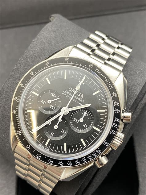 omega speedmaster professional moonwatch  axial master chronometer