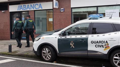 Atracan Una Sucursal Bancaria En Cambados Y Acaban Atando Al Empleado