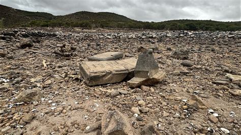 Emergen Vestigios De Tumbas En La Presa Guadalupe Victoria Youtube