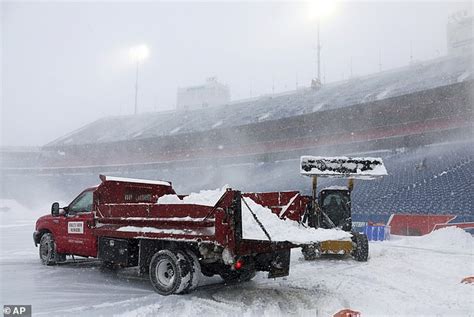 Shirtless Buffalo Bills Fan Braves The Cold At Highmark Stadium In