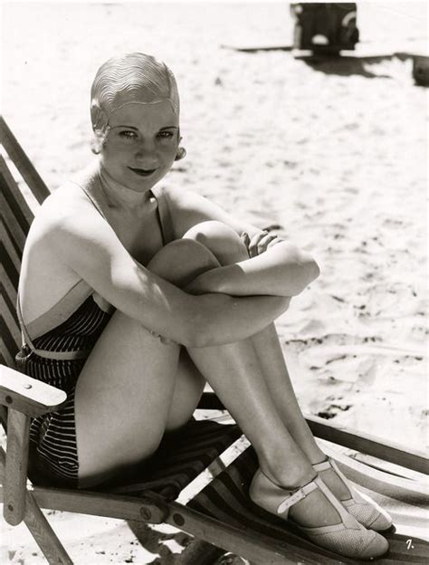 7 Hot Sexy Una Merkel Bikini Pics