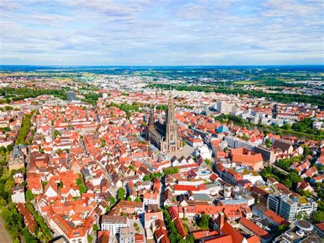 Widok Z Lotu Ptaka Na Katedr Ulm Minster Lub Ulmer Munster Ko Ci