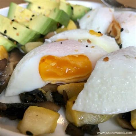 Making Poached Eggs The Easy Way With Egg Poacher Cups