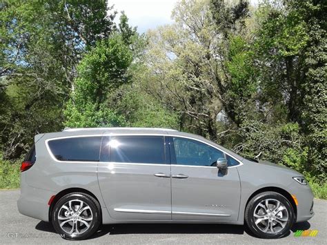 Ceramic Gray Chrysler Pacifica Pinnacle Awd Exterior Photo