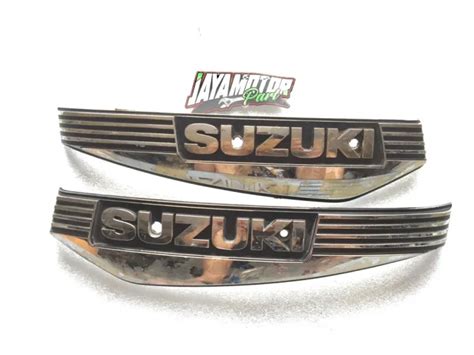 EMBLEM LOGO BODY BODI TANGKI TENGKI TANKI SET KANAN KIRI SUZUKI RC80