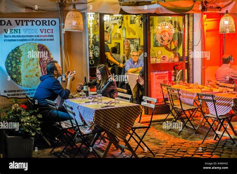 Restaurant outside view hi-res stock photography and images - Alamy