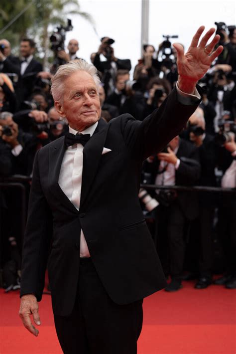 Michael Douglas Honoré à Cannes Ultra Sexy Sa Femme Catherine Zeta Jones Affiche Un Immense