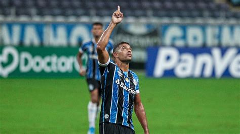 Grêmio Acorda No Segundo Tempo Goleia O Pelotas E Assume Vice