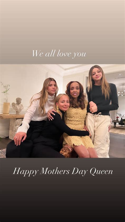 Nicole Richie Celebrates Mother S Day With Daughter Harlow