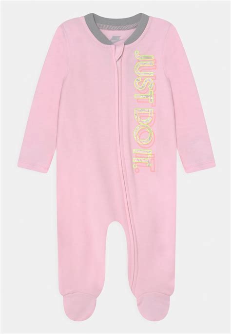 Nike Sportswear Dream Chaser Footed Coverall Sleep Suit Pink Foampink Zalandode