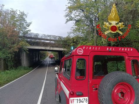 Briosco Urta Con La Gru Del Camion Il Ponte Della Statale Il